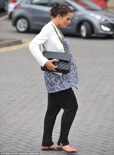 Helen Flanagan feet photo thumbnail