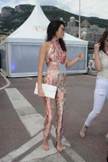 Kendall Jenner feet photo thumbnail
