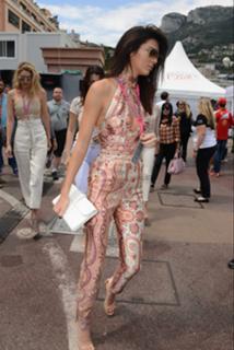 Kendall Jenner feet photo thumbnail