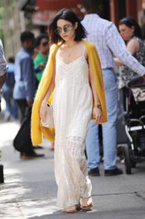 Vanessa Hudgens feet photo thumbnail
