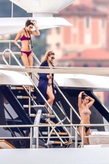Kendall Jenner feet photo thumbnail