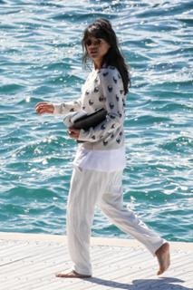 Michelle Rodriguez feet photo thumbnail
