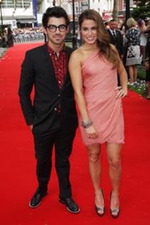 Nikki Reed feet photo thumbnail