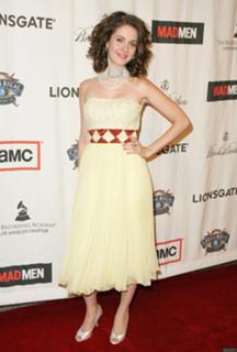 Alison Brie feet photo thumbnail
