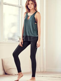 Josephine Skriver feet photo thumbnail