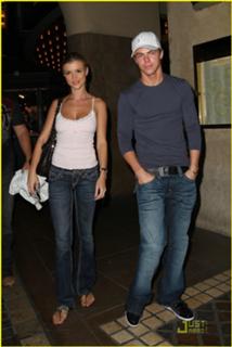 Joanna Krupa feet photo thumbnail