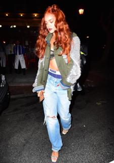Rihanna feet photo thumbnail