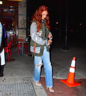 Rihanna feet photo thumbnail