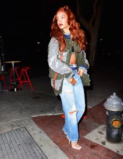 Rihanna feet photo thumbnail