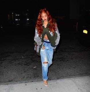 Rihanna feet photo thumbnail