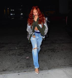 Rihanna feet photo thumbnail