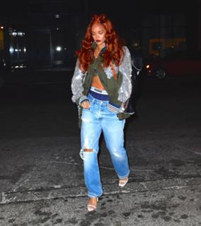 Rihanna feet photo thumbnail