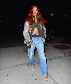 Rihanna feet photo thumbnail