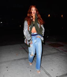 Rihanna feet photo thumbnail