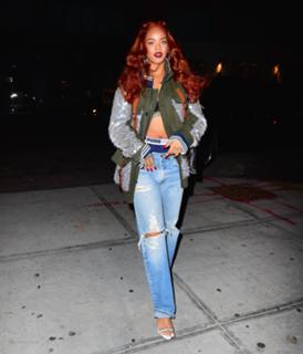 Rihanna feet photo thumbnail