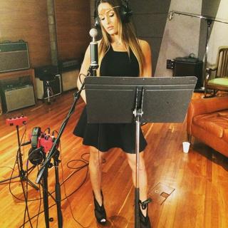 Nikki Garcia feet photo thumbnail