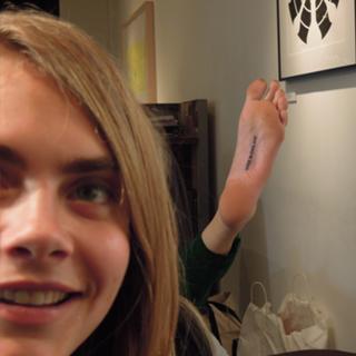Cara Delevingne feet photo thumbnail