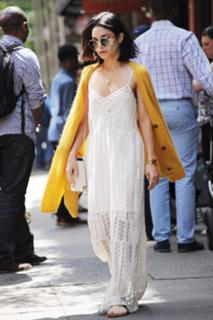 Vanessa Hudgens feet photo thumbnail