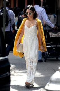 Vanessa Hudgens feet photo thumbnail