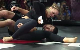 Ronda Rousey feet photo thumbnail
