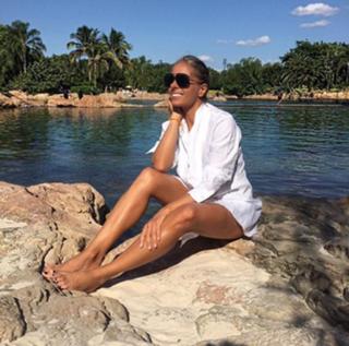 Adriane Galisteu feet photo thumbnail