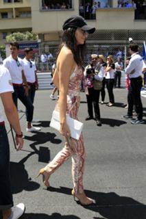 Kendall Jenner feet photo thumbnail