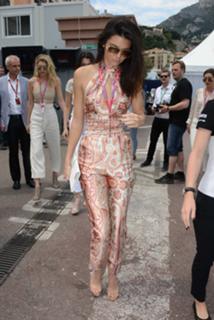 Kendall Jenner feet photo thumbnail