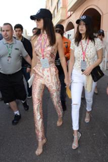 Kendall Jenner feet photo thumbnail