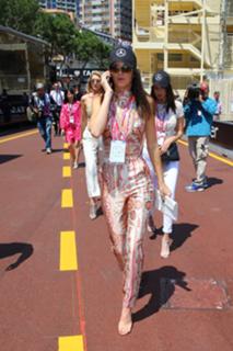 Kendall Jenner feet photo thumbnail