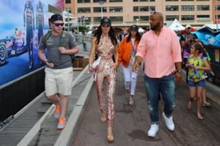 Kendall Jenner feet photo thumbnail