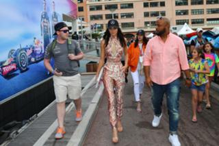 Kendall Jenner feet photo thumbnail