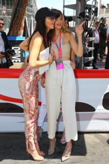 Kendall Jenner feet photo thumbnail