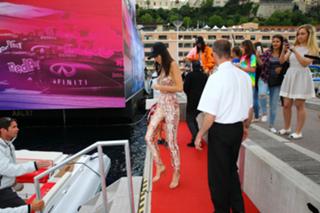 Kendall Jenner feet photo thumbnail