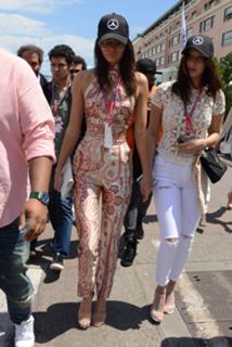 Kendall Jenner feet photo thumbnail