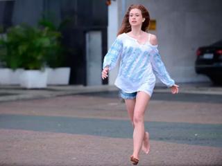 Marina Ruy Barbosa feet photo thumbnail