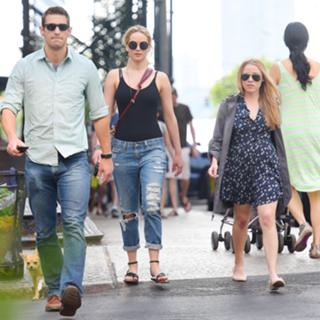 Jennifer Lawrence feet photo thumbnail