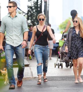 Jennifer Lawrence feet photo thumbnail