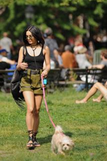 Vanessa Hudgens feet photo thumbnail