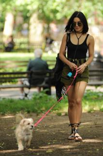 Vanessa Hudgens feet photo thumbnail