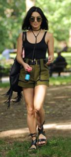 Vanessa Hudgens feet photo thumbnail
