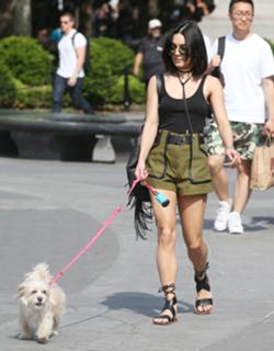 Vanessa Hudgens feet photo thumbnail