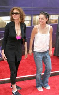 Natalie Portman feet photo thumbnail
