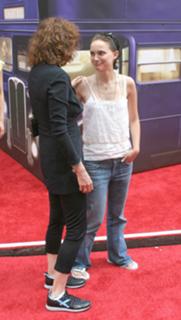 Natalie Portman feet photo thumbnail