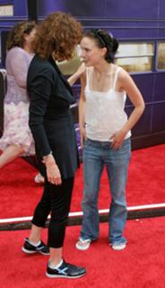 Natalie Portman feet photo thumbnail