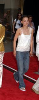 Natalie Portman feet photo thumbnail