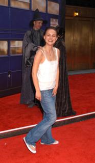 Natalie Portman feet photo thumbnail