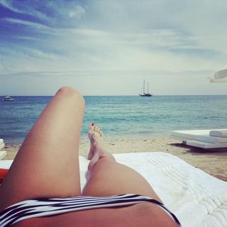 Brooke Burke feet photo thumbnail