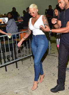Amber Rose feet photo thumbnail