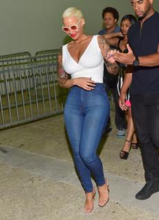Amber Rose feet photo thumbnail
