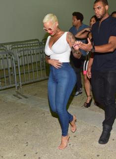 Amber Rose feet photo thumbnail